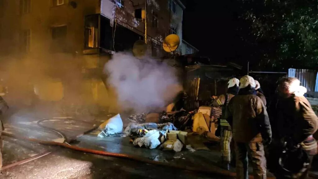 avcilarda corap atolyesi yangini PmNZHbzx