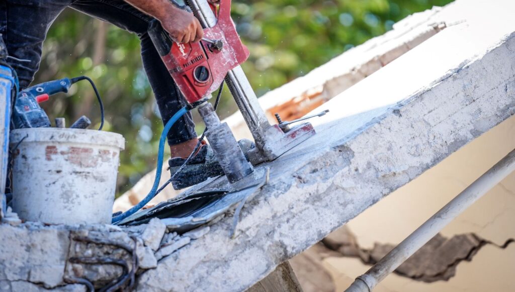 balikesirde hasar tespit calismalari basladi yikilan binadan karot ornegi alindi DVp1L4AR