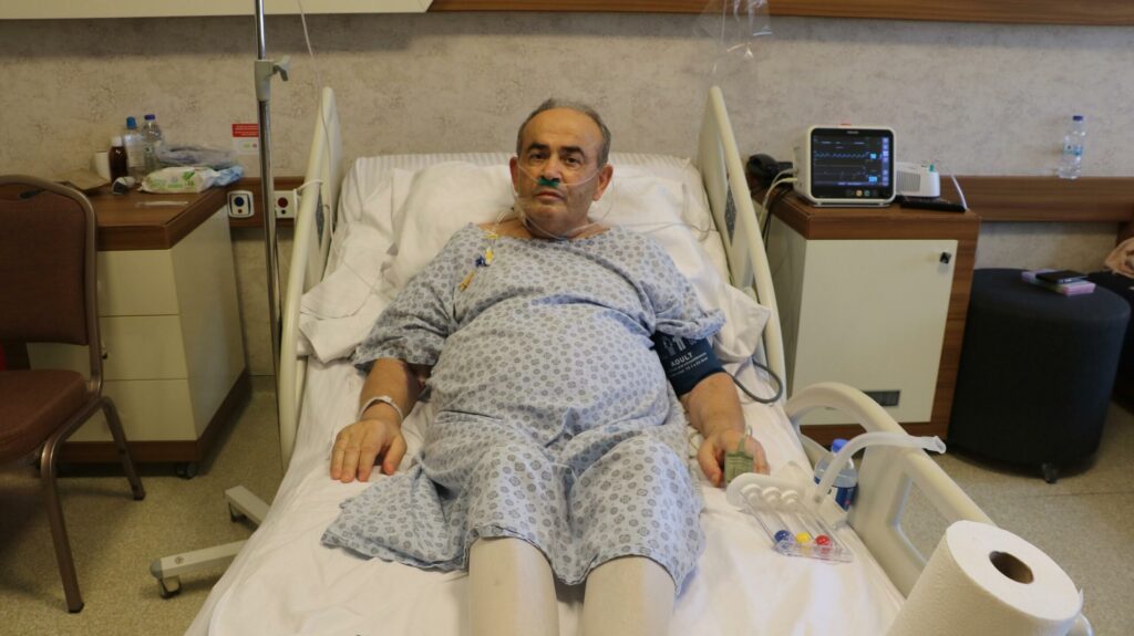 gunde 20 farkli ilac kullaniyordu bagirsagi delindi olumden dondu nueaL2c1