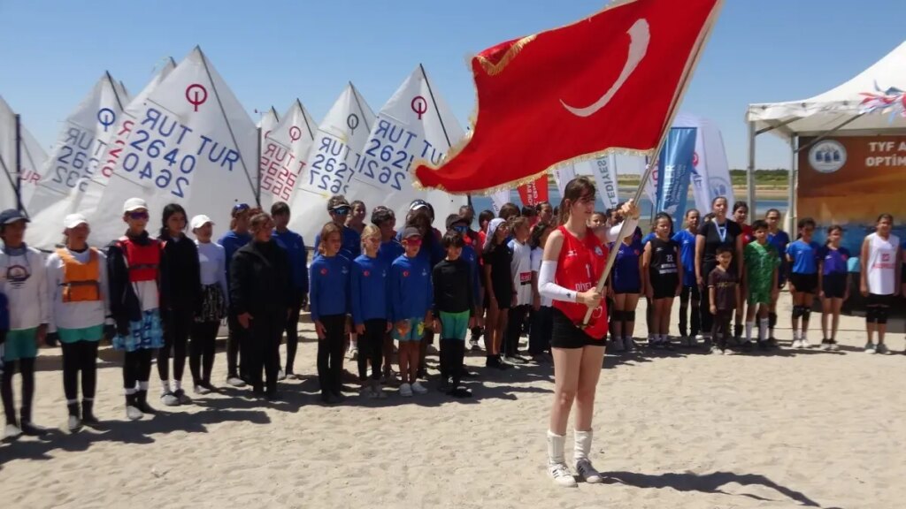 optimist yelken yarislari kamanda basladi FiJVBmfi