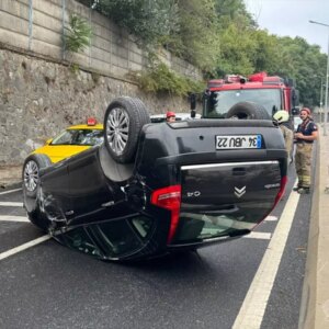 sariyerde kaza surucu yaralandi Q7xK6HOs