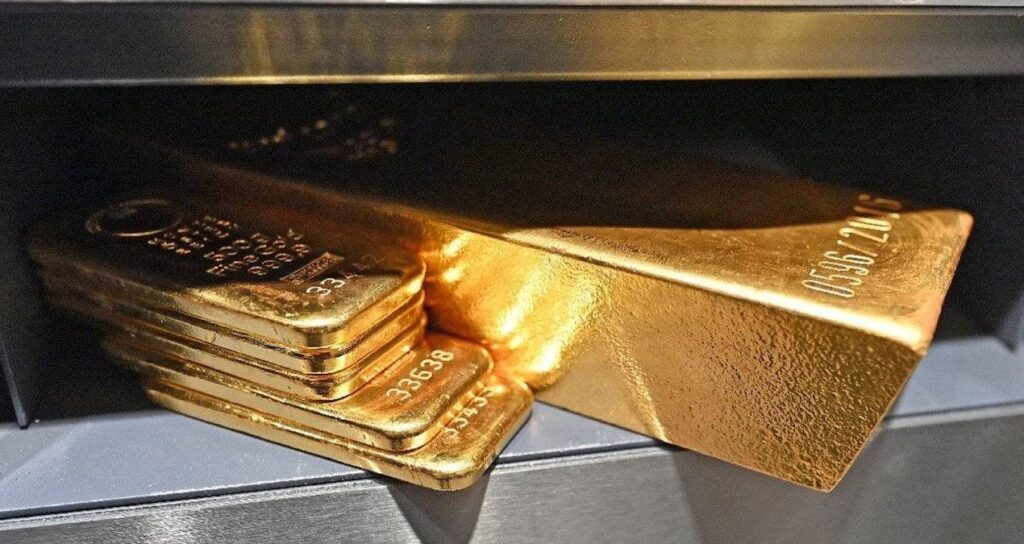 altina oyle bir sey yapti ki tam 12 yil boyunca en degersiz maden oldu lsnmlcJy