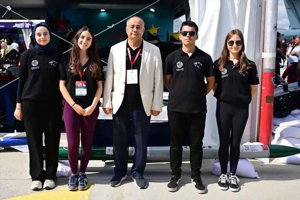 itunun roket grubu teknofestte tanitim yapti frTZY9eO