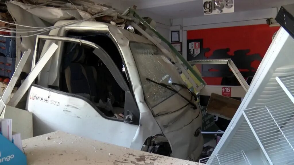 kamyonet dukkanina girdi facianin esiginden donuldu OrHbXZV6