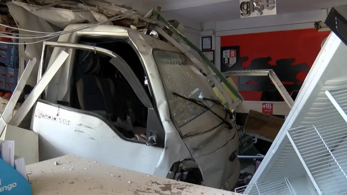 kamyonet dukkanina girdi facianin esiginden donuldu OrHbXZV6