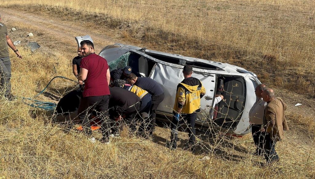 sivasta otomobil sarampoleuctu 4 yarali bDm9jywT