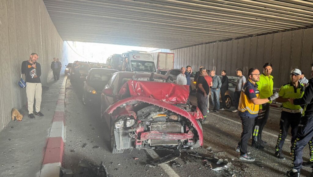 usakta zincirleme kaza uc yarali V9ESK1YH