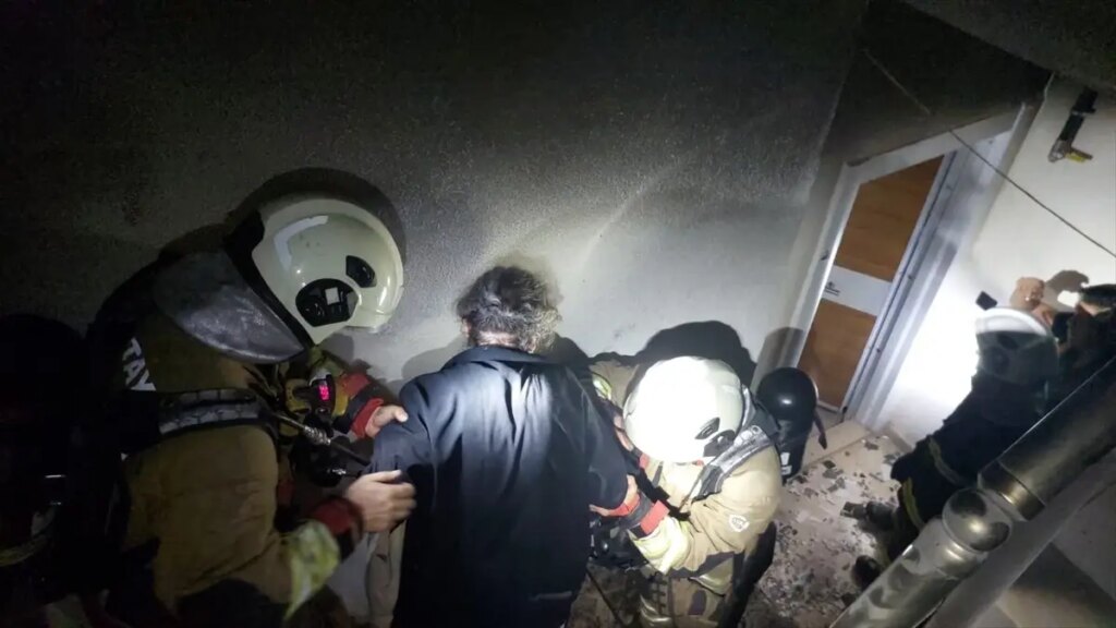 arsuzda apartman yangini 2 kisi tedavi altinda mXM1is5v.jpg