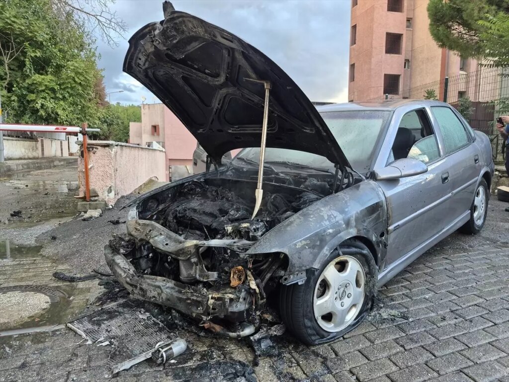 aydinda seyir halindeki otomobilde yangin B2sa4Jn4