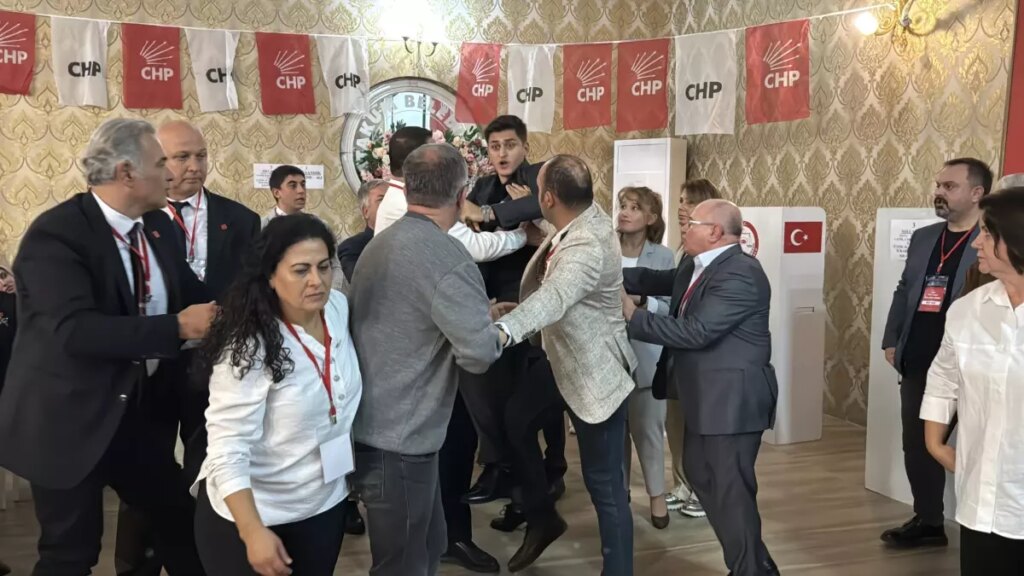 chp samsun kongresinde gergin anlar z5rqJm5t.jpg