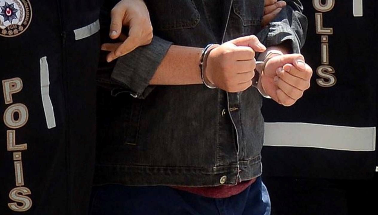 elindeki posetten silahlar cikti tutuklandi bXOwNr55.jpg