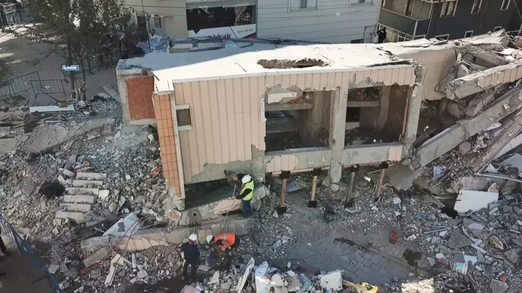 gebzede coken bina dronla goruntulendi 6AcOnvbt.jpg