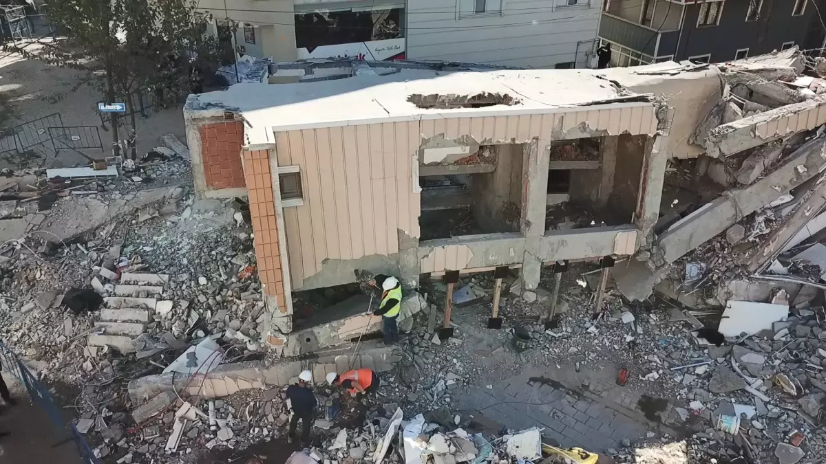 gebzede coken bina dronla goruntulendi 6AcOnvbt.jpg