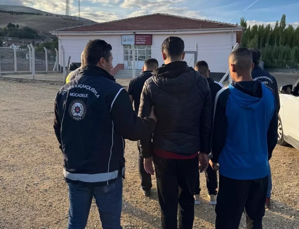 kirsehirde 21 duzensiz gocmen yakalandi 9aUN6lzO.jpg