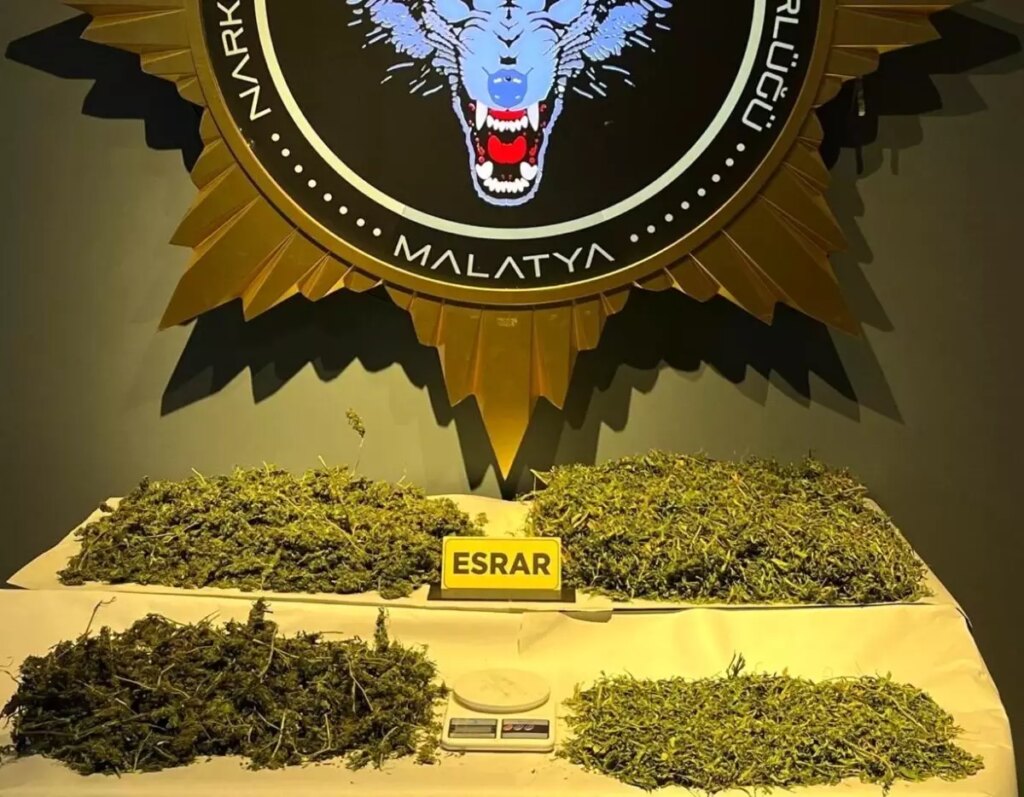malatyada uyusturucu operasyonu 13 kilo kenevir ele gecirildi EsHAj53x