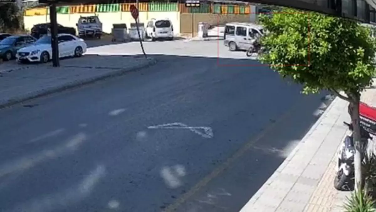 mersinde motosiklet kazasi 2si cocuk 4 yarali 95UKb5Nf.jpg