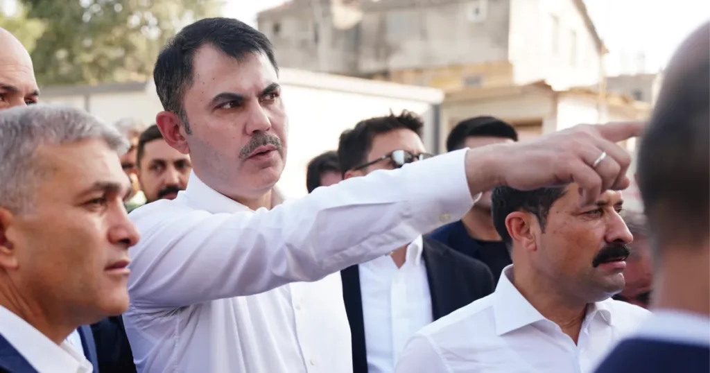 zilgitlarla karsilanan bakan kurum uzun carsi icin talimat verdi GjNq739G