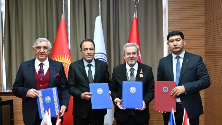 ankara-universitesi-kirgizistanda-iki-universiteyle-isbirligi-protokolu-imzaladi-rq148iYP.jpg