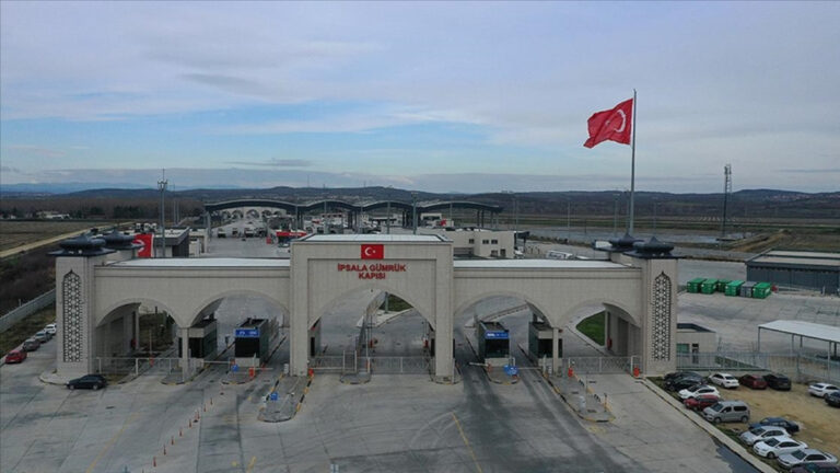 ipsala-ve-kipi-gumruk-kapilarinda-tir-islemleri-durdu-Sbk8LlIO.jpg